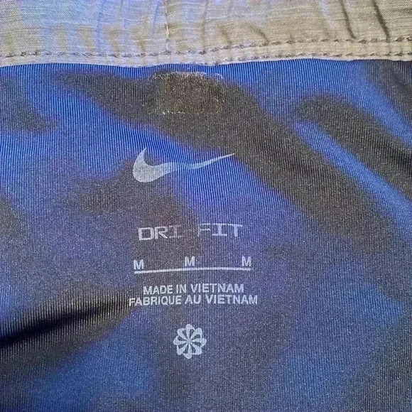 Nike Dri Fit Gray Woman’s Shorts, Size Medium. - Picture 6 of 9